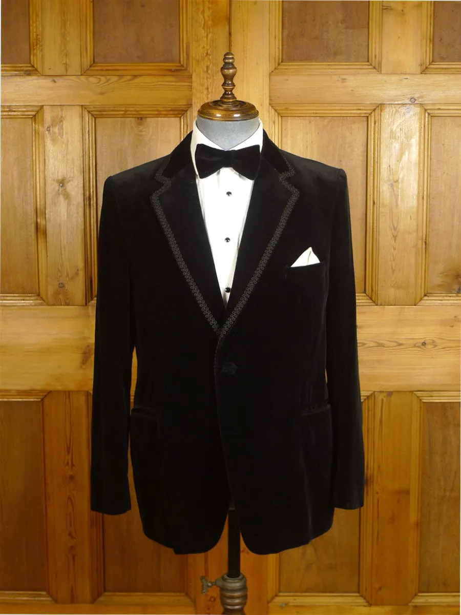 24/0996 immaculate vintage moss bros covent garden black velvet dinner / smoking jacket w/ frogging braid 42 short