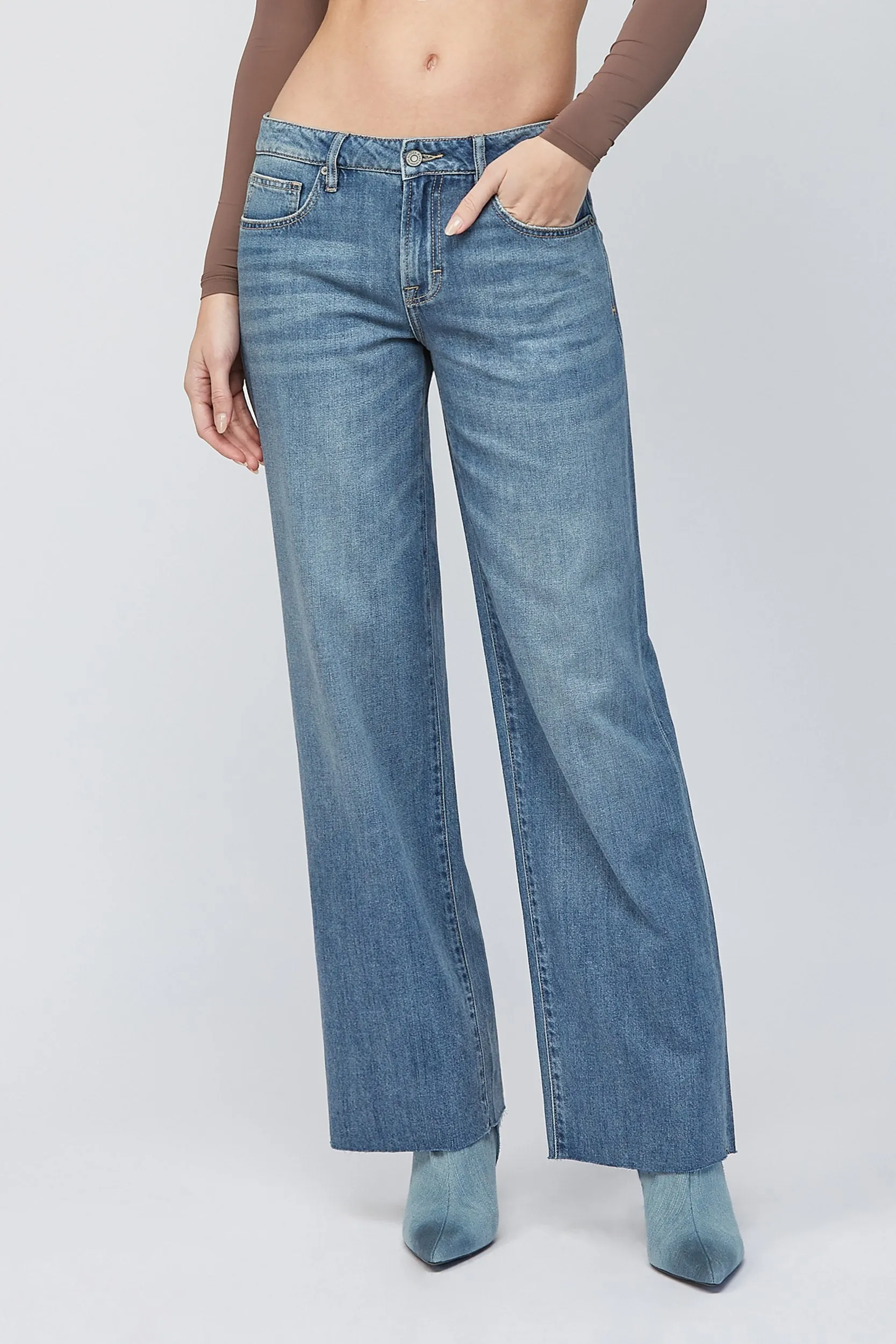 Logan Mid-Rise Dad Jean | Medium Blue